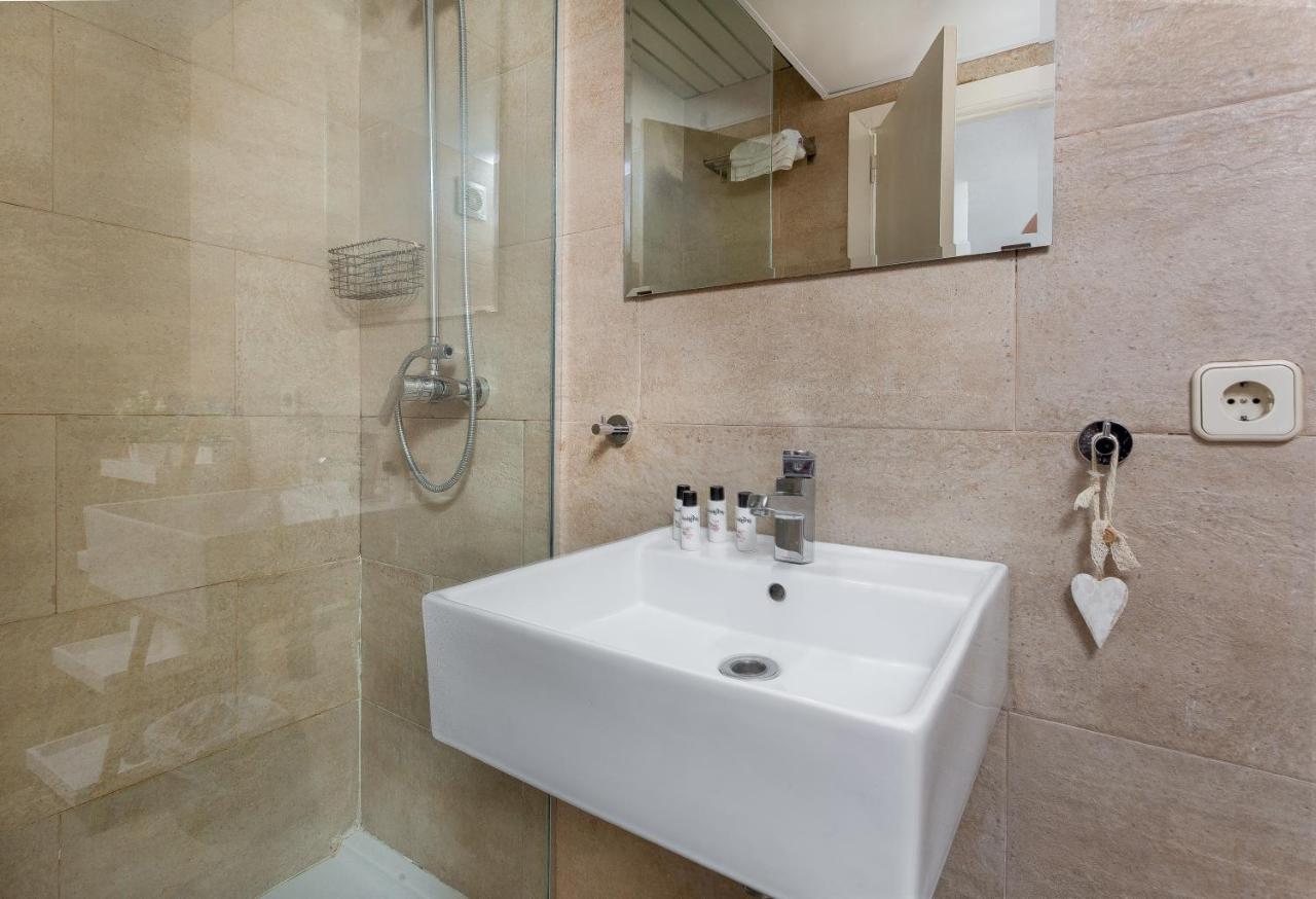 Lodging Apartments Illa Diagonal 바르셀로나 외부 사진