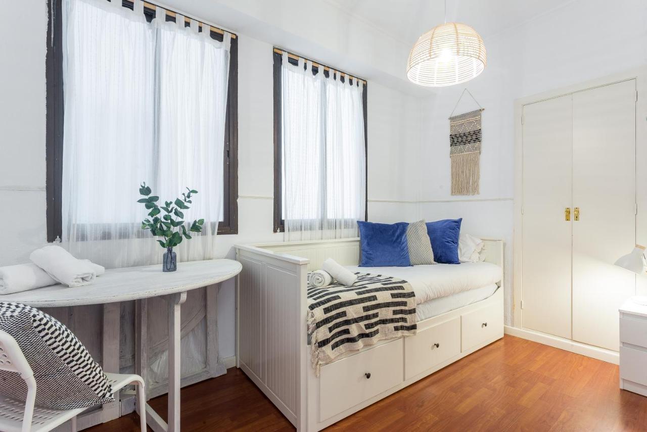Lodging Apartments Illa Diagonal 바르셀로나 외부 사진